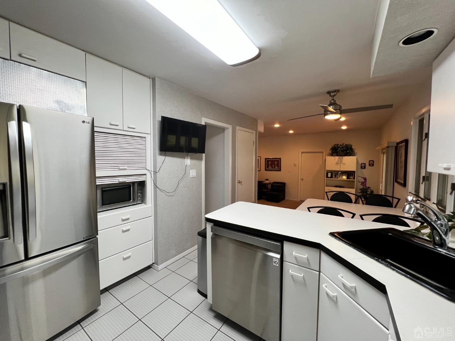 30 Kings Road East Brunswick, NJ 08816 - Photo 12 of 38 Gallery Image 12