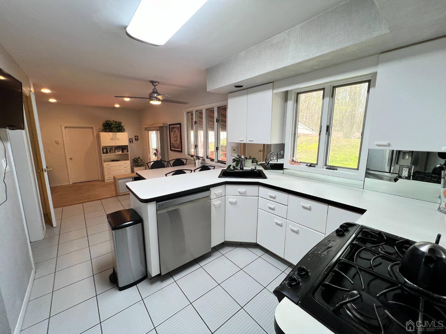 30 Kings Road East Brunswick, NJ 08816 - Photo 9 of 38 Gallery Image 9
