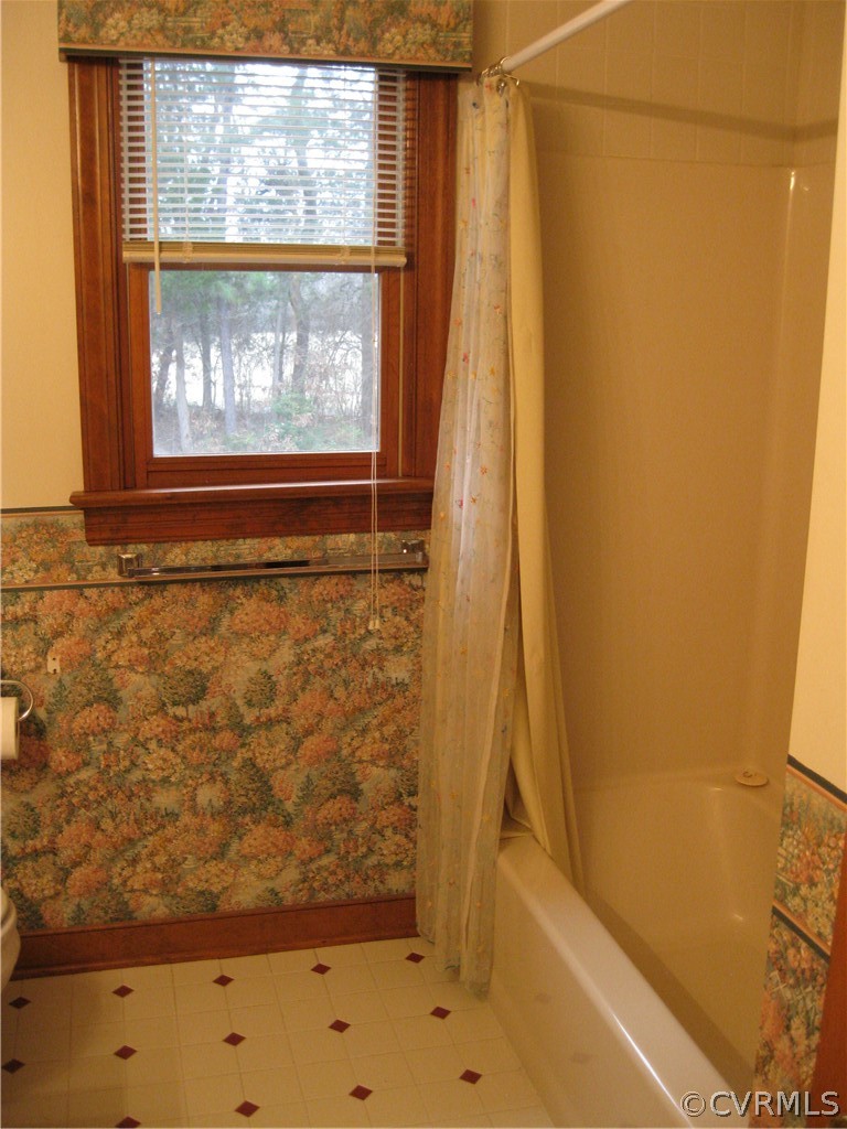 16066 Beaver Dam Road Montpelier, VA 23192 - Photo 18 of 32 Hall Bath