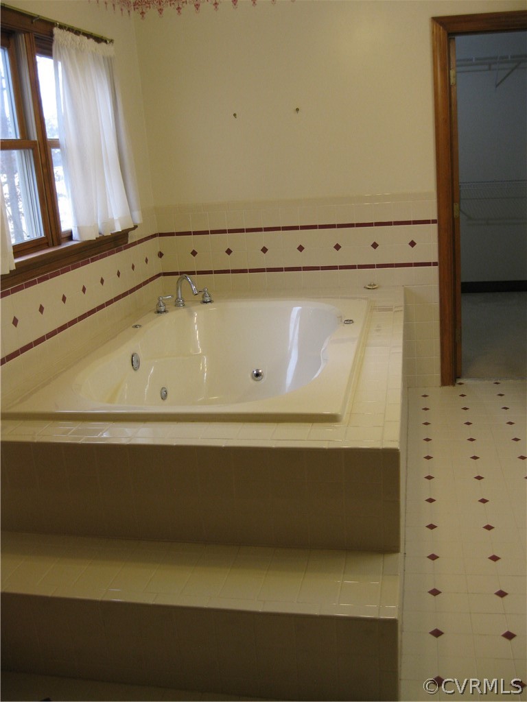 16066 Beaver Dam Road Montpelier, VA 23192 - Photo 26 of 32 Primary Bath