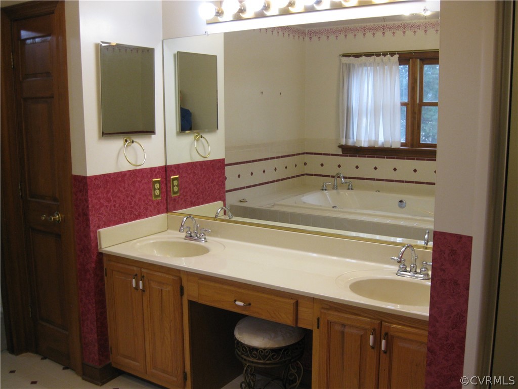 16066 Beaver Dam Road Montpelier, VA 23192 - Photo 28 of 32 Primary Bath