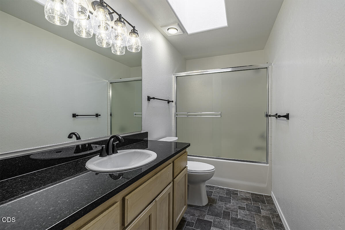 1118 Angela Court Central Point, OR 97502 - Photo 9 of 22