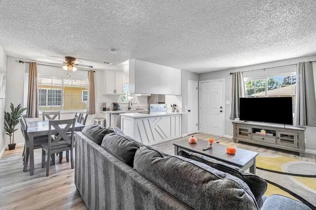 $185,500 | 2244 Peach Avenue, Unit 4, Clovis, CA 93612