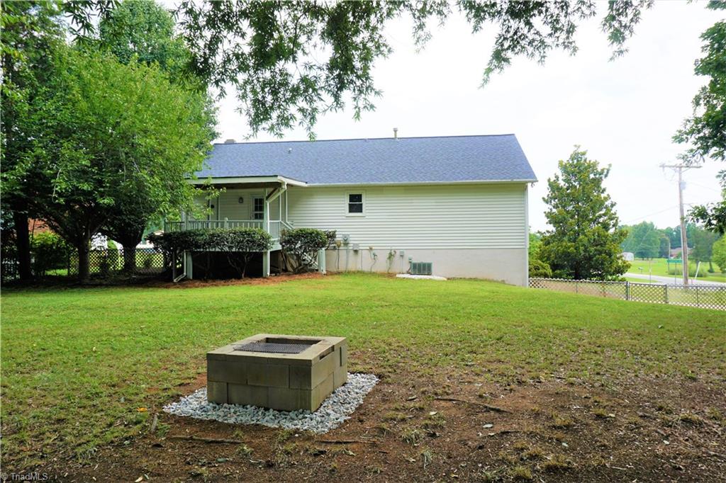 6001 Hunters Ridge Drive Lexington, NC 27295 - Photo 4 of 30 Gallery Image 4
