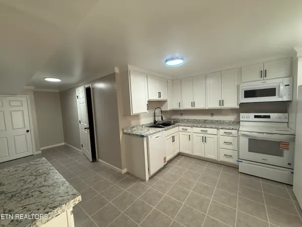 $589,000 | 4744 West Beaver Creek Drive, Powell, TN 37849