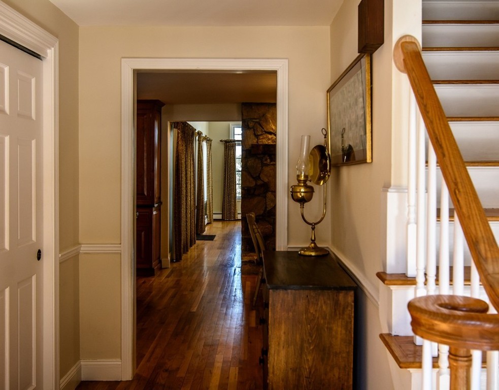 9 Olde Coach Road Westborough, MA 01581 - Photo 4 of 30 Gallery Image 4