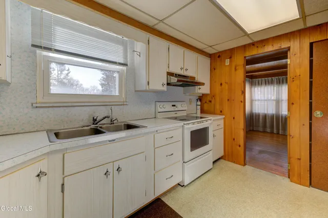 $289,900 | 6 Park Way, Castleton-on-Hudson, NY 12033