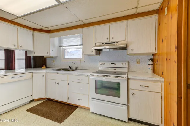 $289,900 | 6 Park Way, Castleton-on-Hudson, NY 12033