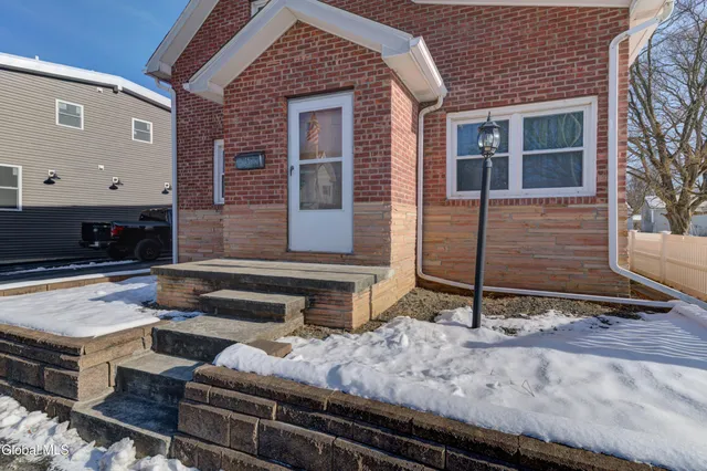 $289,900 | 6 Park Way, Castleton-on-Hudson, NY 12033