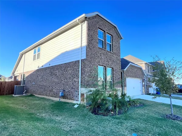 $2,300 | 10313 Rambling Brks Lane, Aubrey, TX 76227