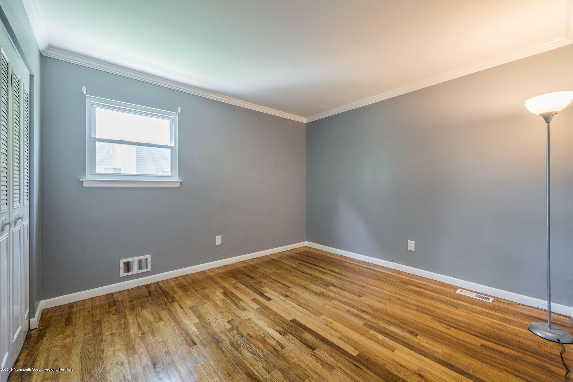 55 Middlesex Road Matawan, NJ 07747 - Photo 12 of 24 11