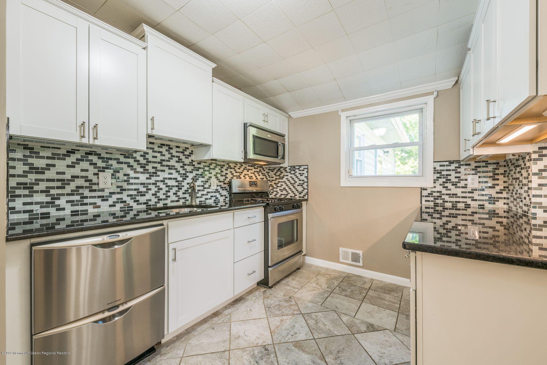 55 Middlesex Road Matawan, NJ 07747 - Photo 7 of 24 9