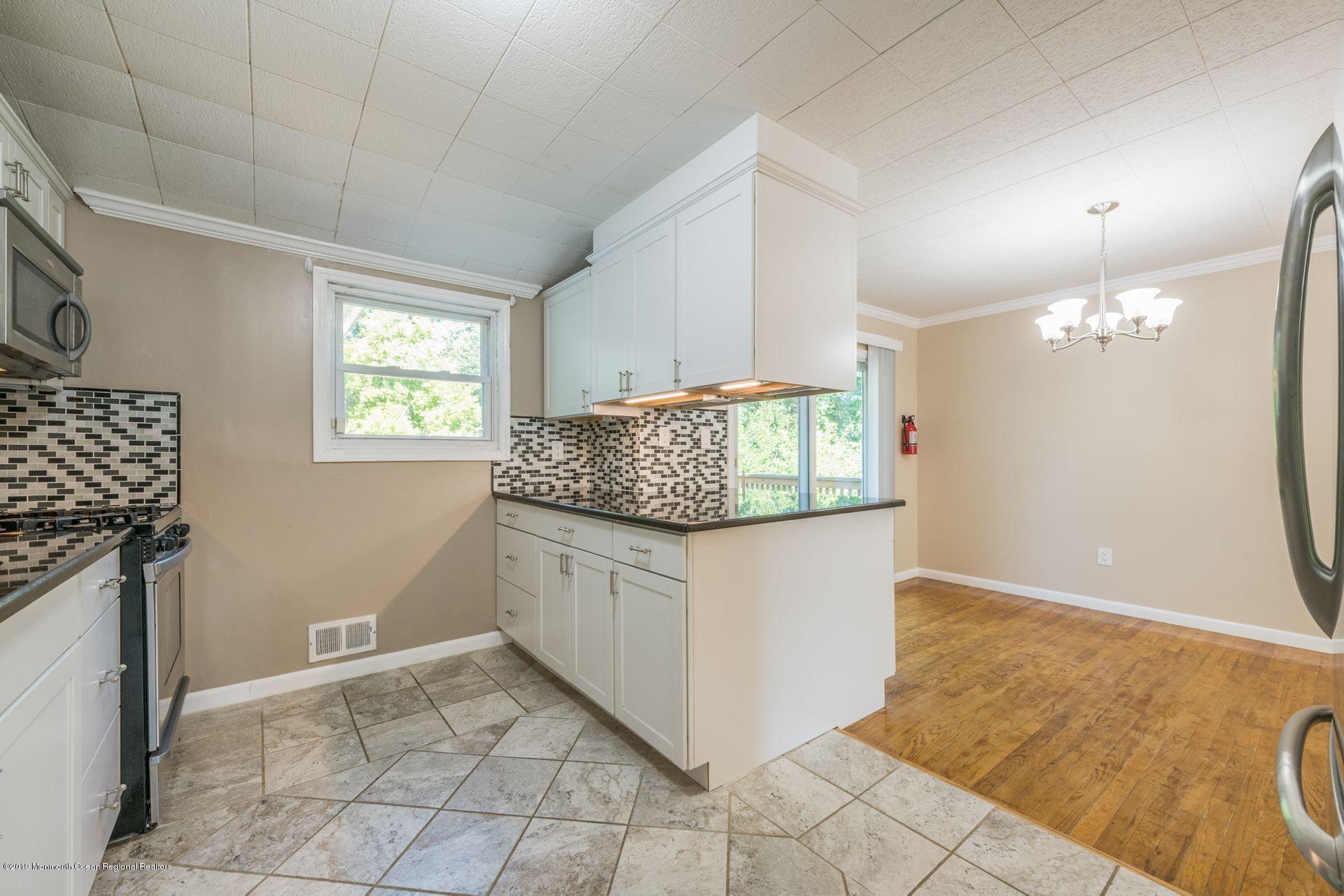55 Middlesex Road Matawan, NJ 07747 - Photo 9 of 24 7