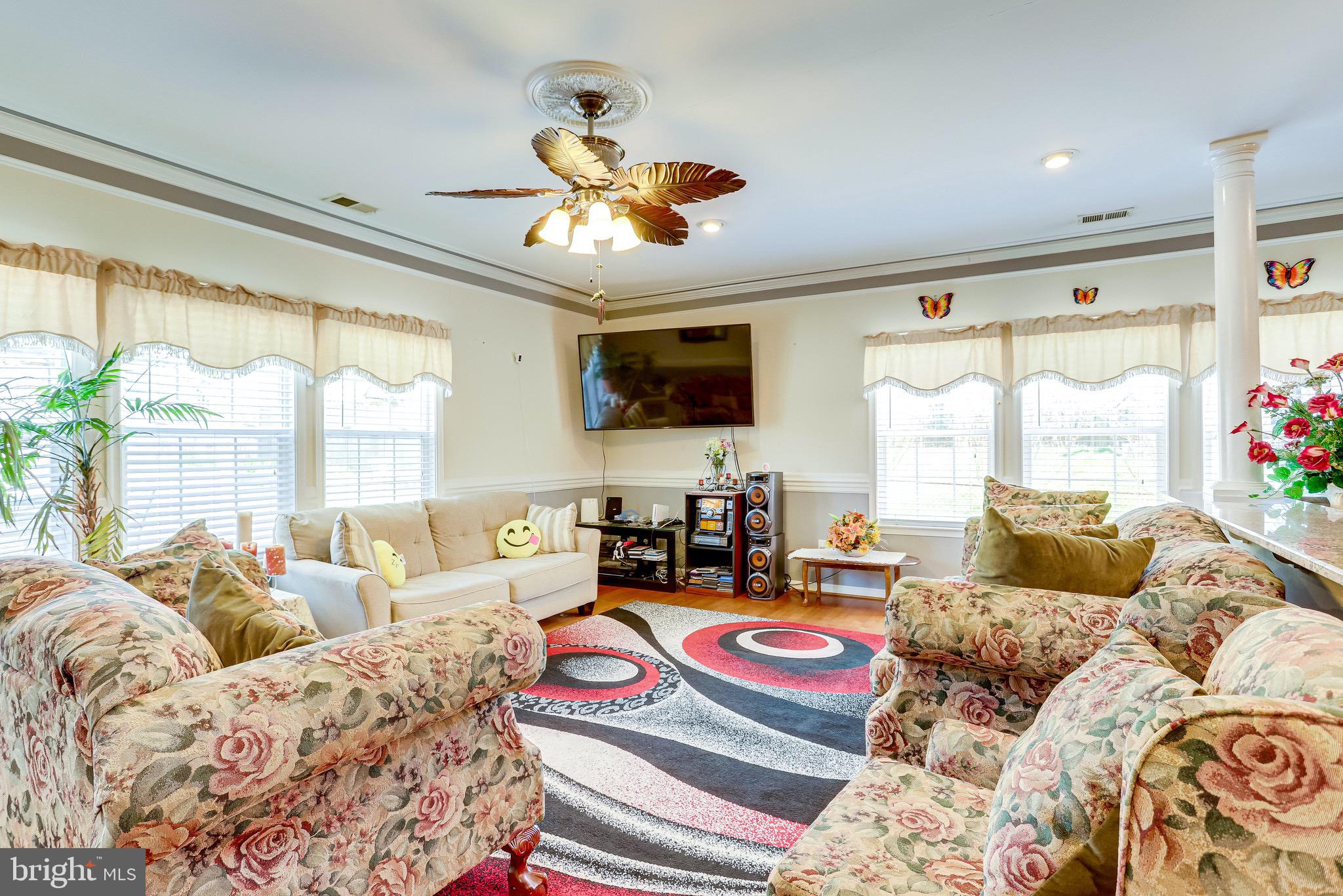 206 West Beech Road Sterling, VA 20164 - Photo 15 of 41 Beautiful Family Room