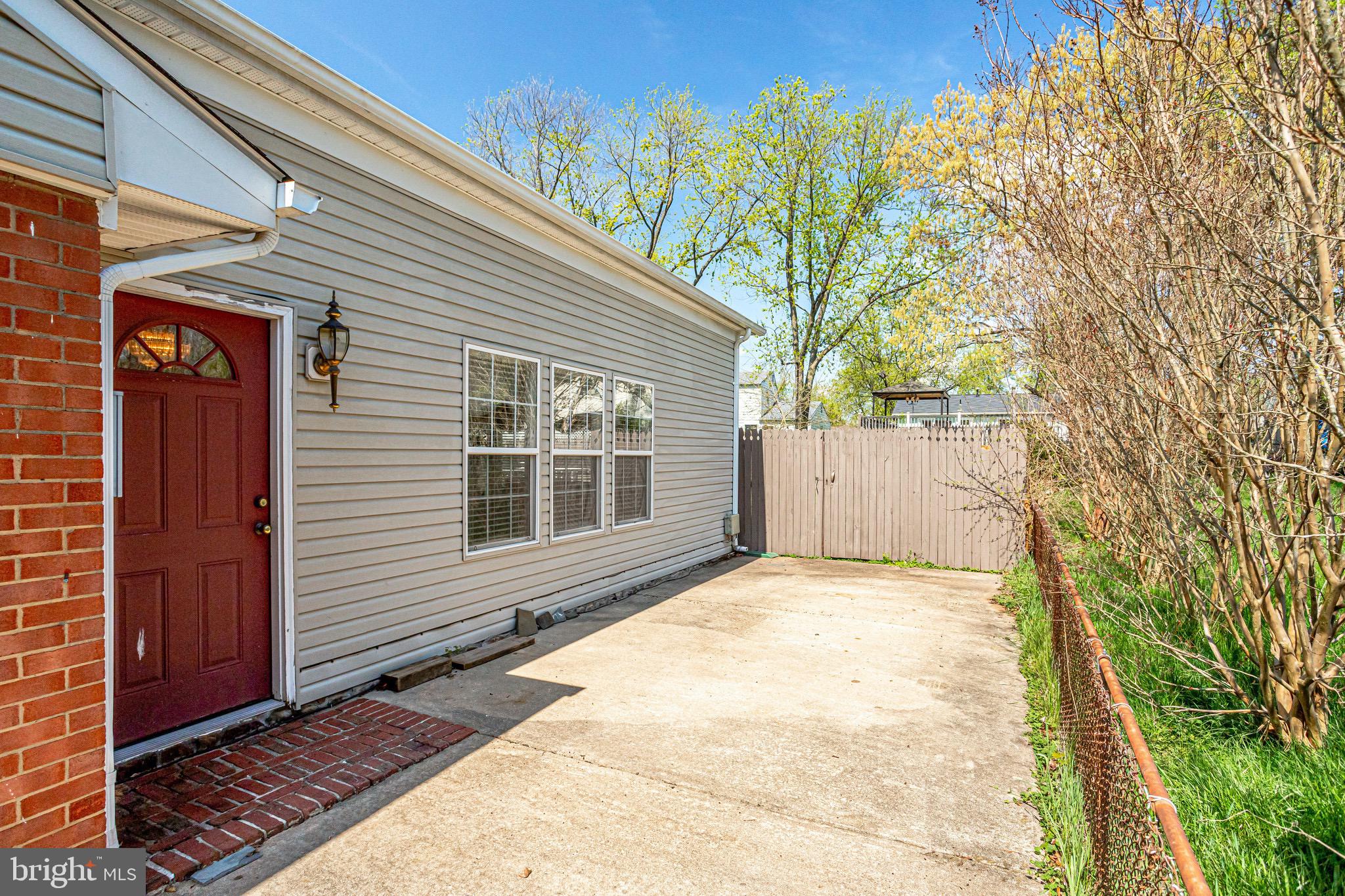 206 West Beech Road Sterling, VA 20164 - Photo 30 of 41 Side Drive Way