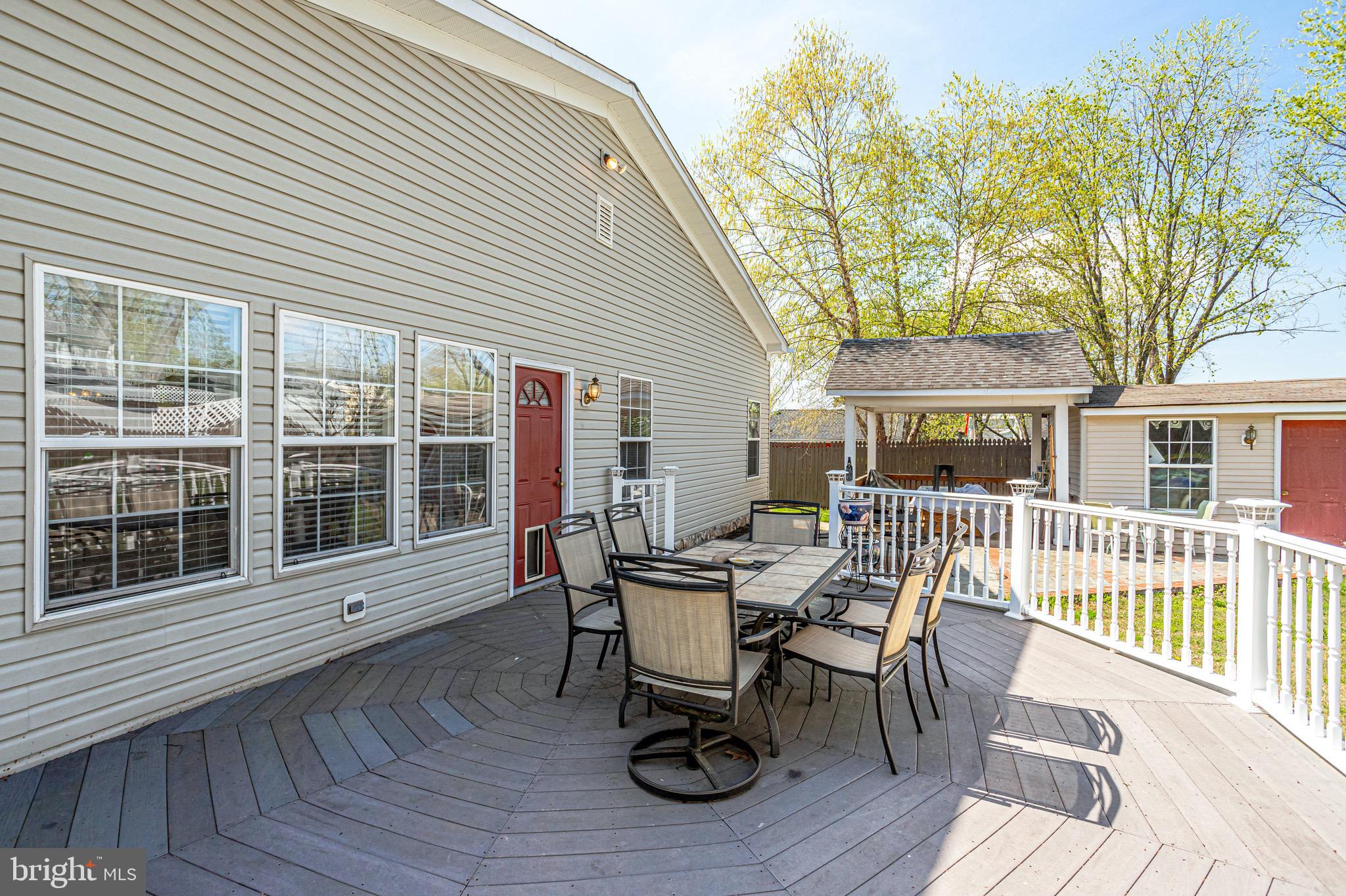 206 West Beech Road Sterling, VA 20164 - Photo 33 of 41 Gorgeous Deck