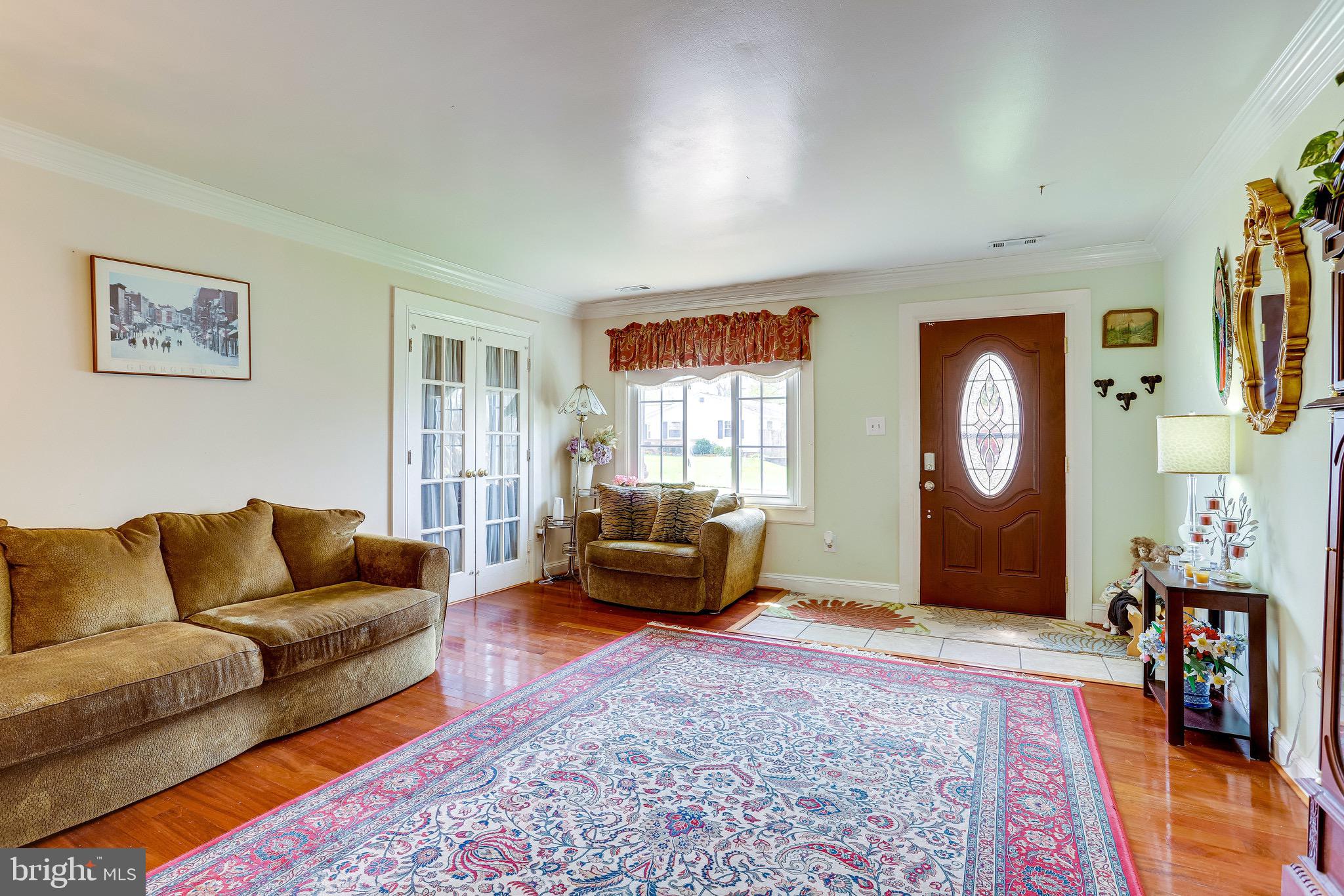 206 West Beech Road Sterling, VA 20164 - Photo 6 of 41 Living Room