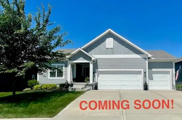 $549,900 | 7430 Northwest Chambers Court, Kansas City, MO 64152