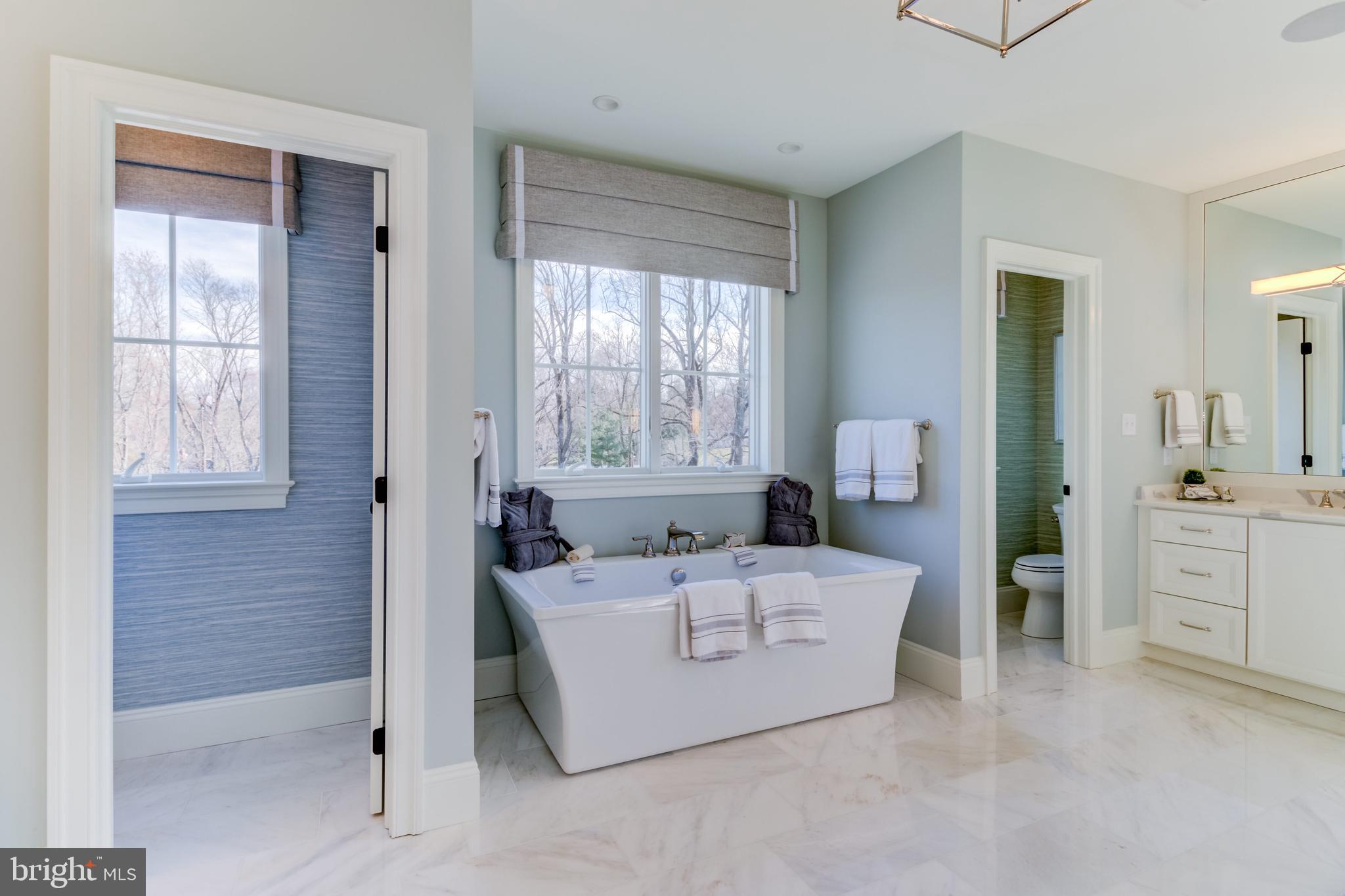 319 Iven Avenue Wayne, PA 19087 - Photo 38 of 44 a living room with furniture and a window