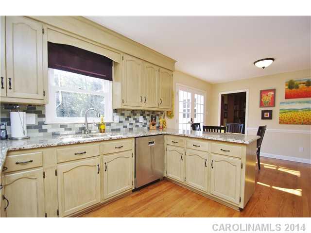 3417 Foxridge Road Charlotte, NC 28226 - Photo 6 of 16 Gallery Image 6