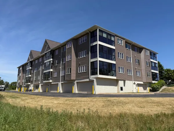 $315,000 | 273 Oconomowoc Parkway, Oconomowoc, WI 53066