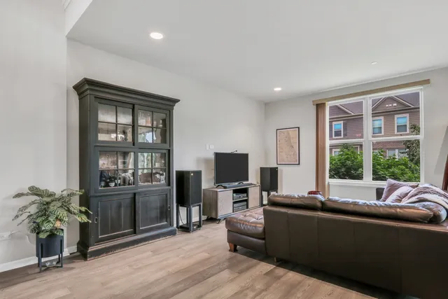 $529,900 | 415 Highcroft Way, Lincolnshire, IL 60069