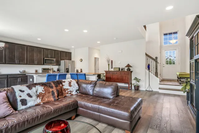 $529,900 | 415 Highcroft Way, Lincolnshire, IL 60069