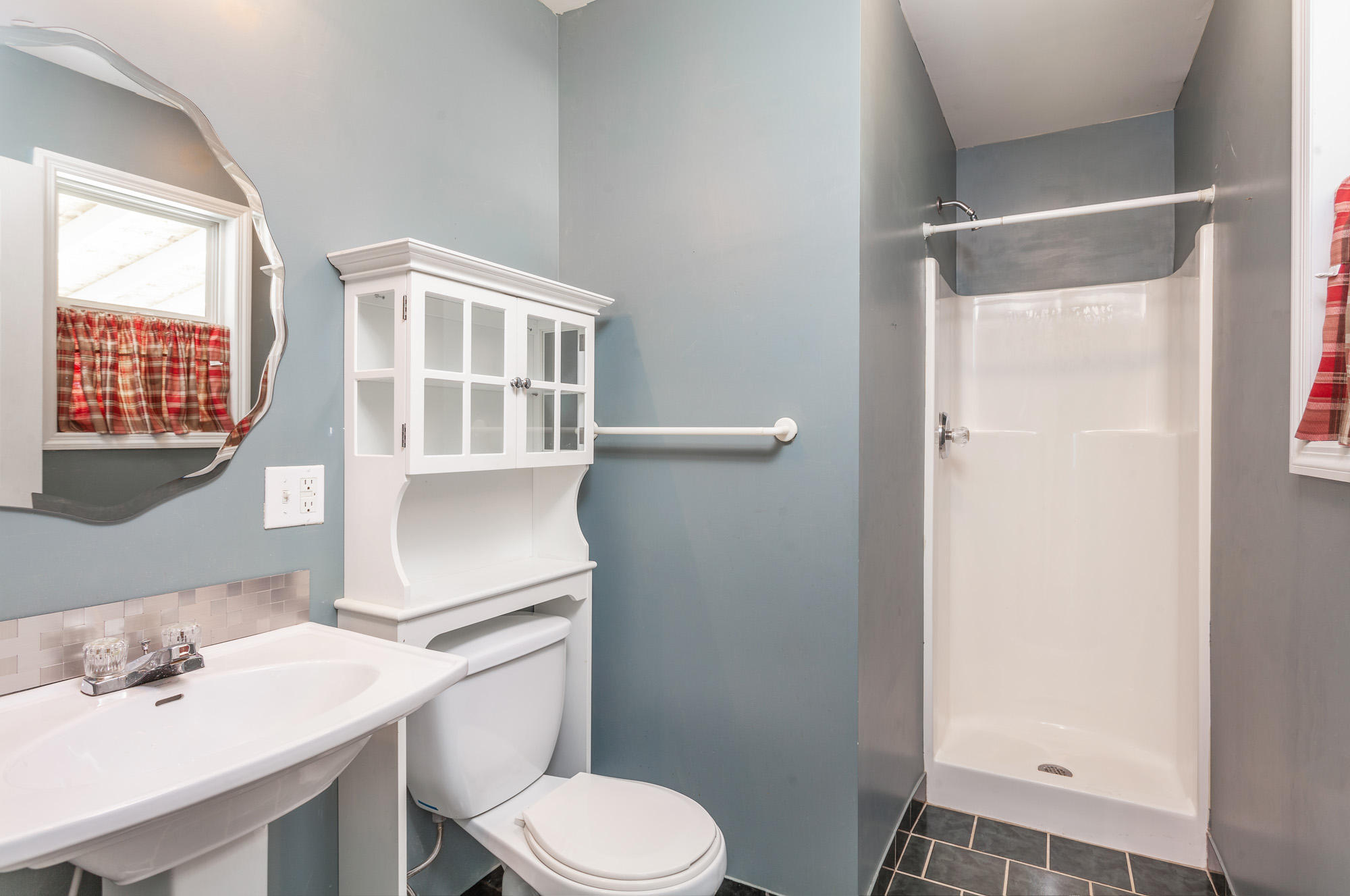 683 Brow Road Trenton, GA 30752 - Photo 12 of 17 683 Brow Rd_Upstairs Bathroom_Choice Hom