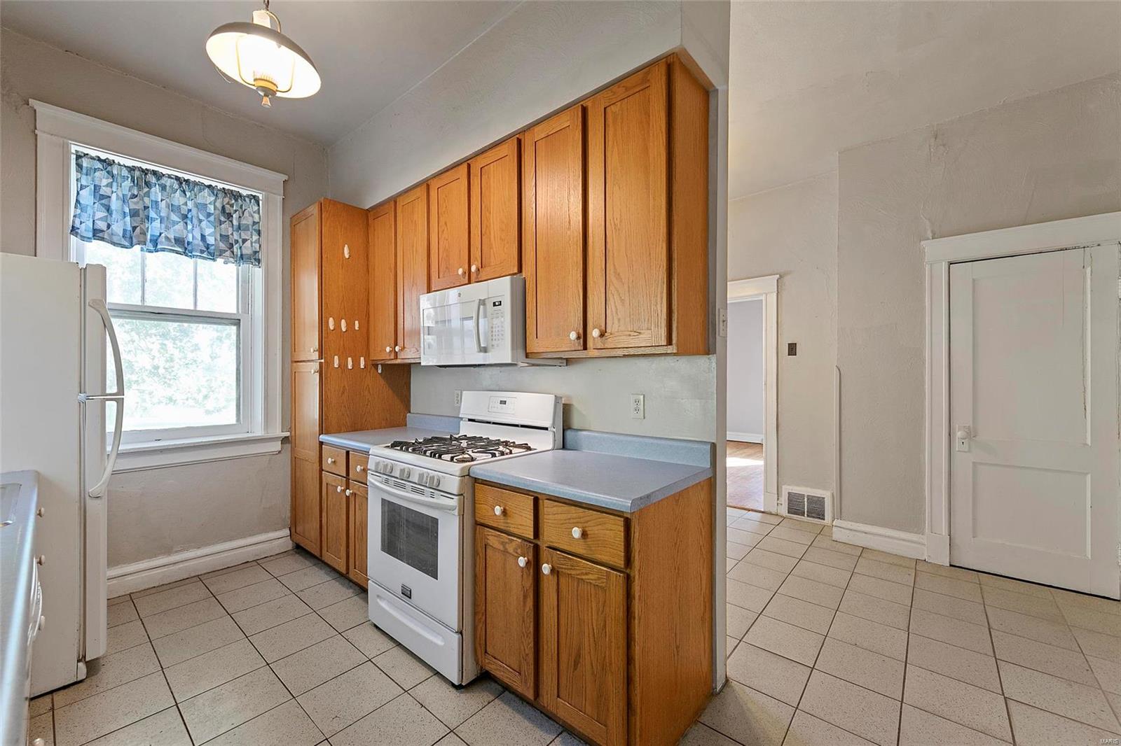 2450 Barrett Station Road Ballwin, MO 63021 - Photo 11 of 35