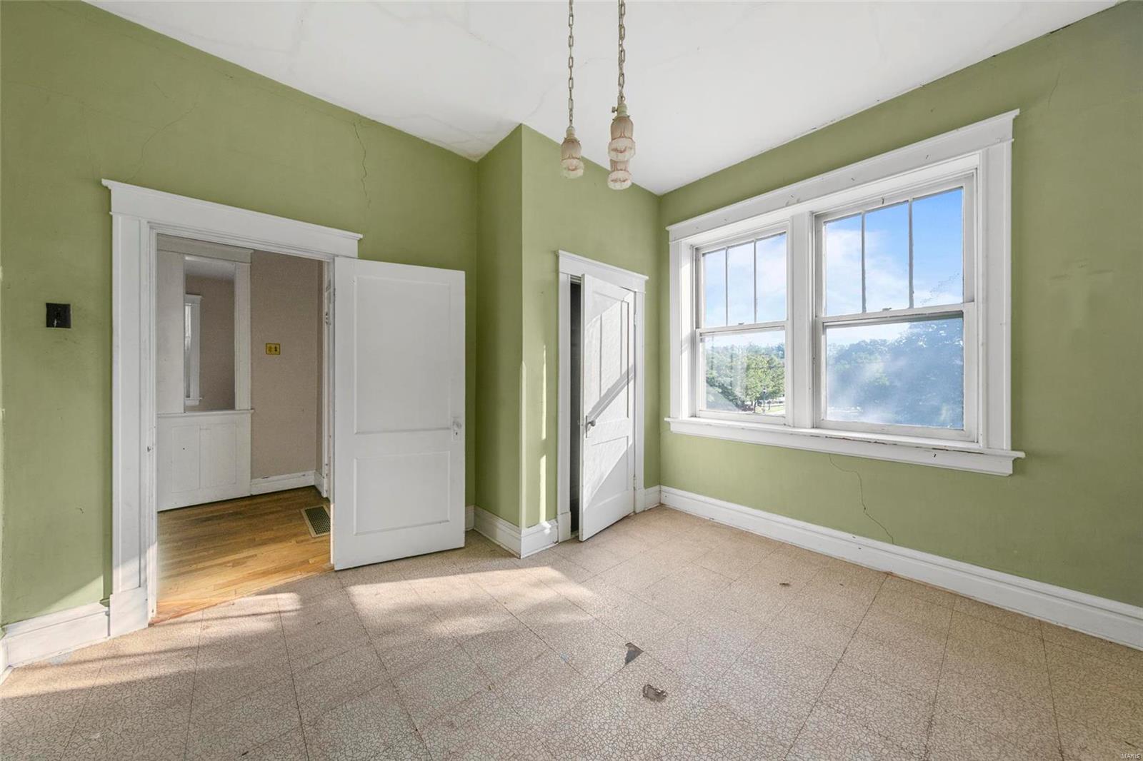 2450 Barrett Station Road Ballwin, MO 63021 - Photo 13 of 35