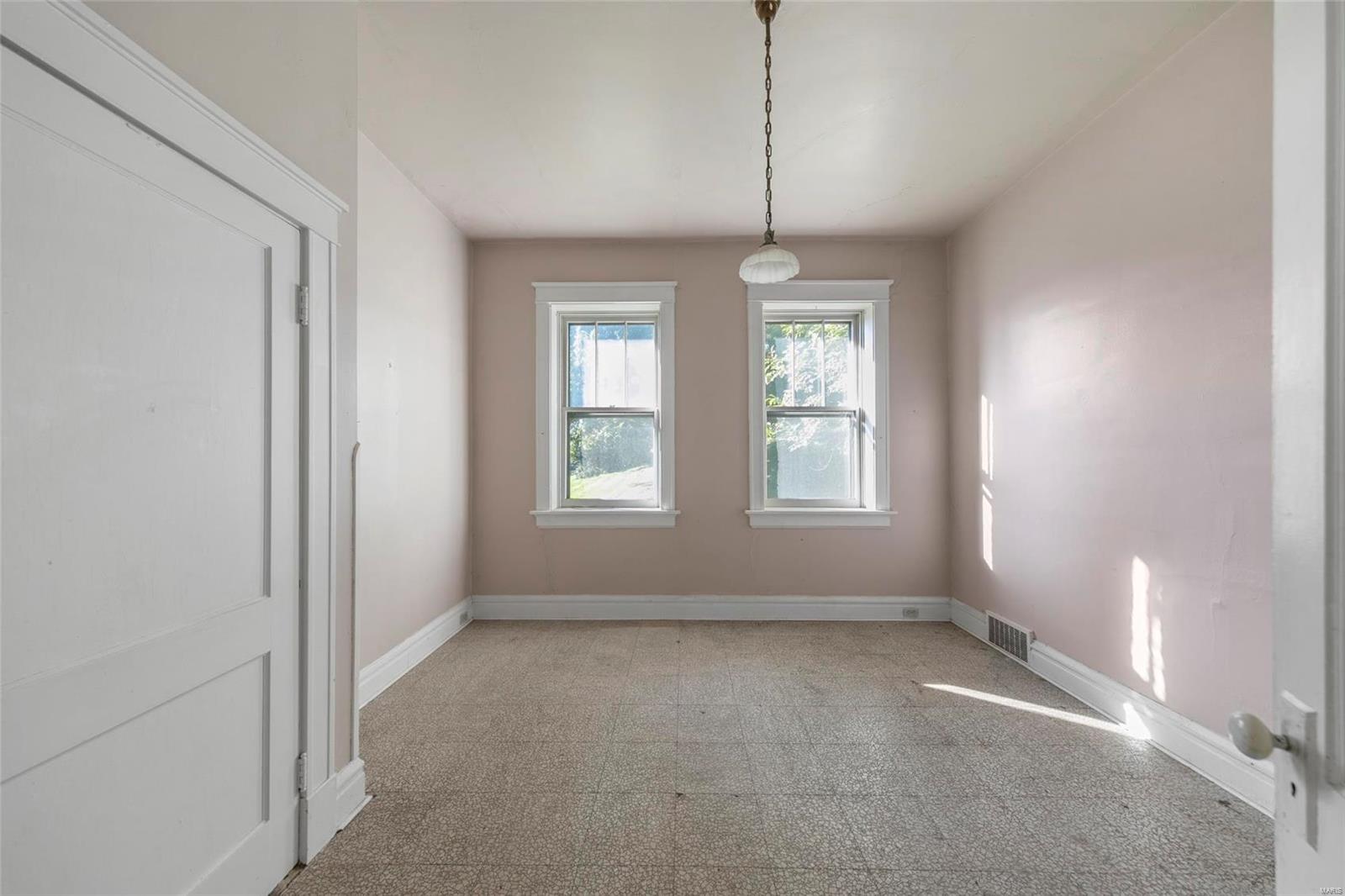 2450 Barrett Station Road Ballwin, MO 63021 - Photo 14 of 35