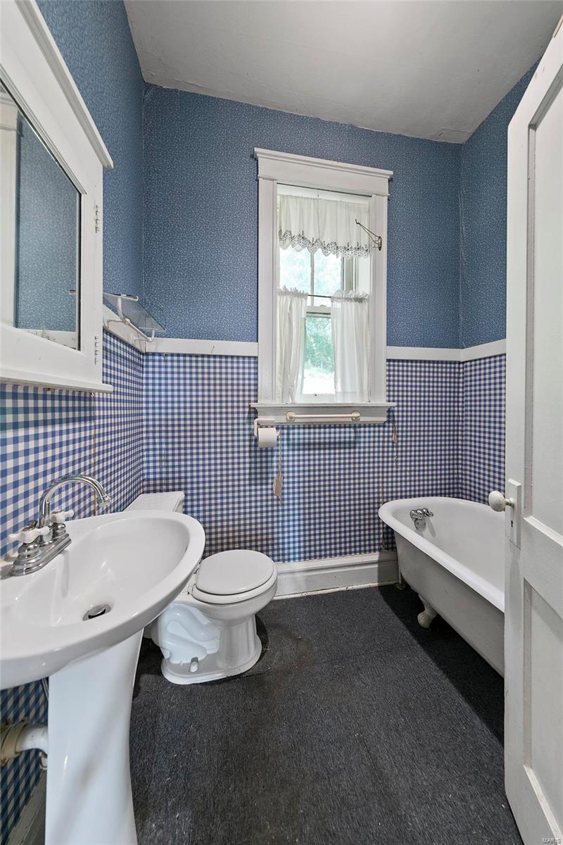 2450 Barrett Station Road Ballwin, MO 63021 - Photo 16 of 35