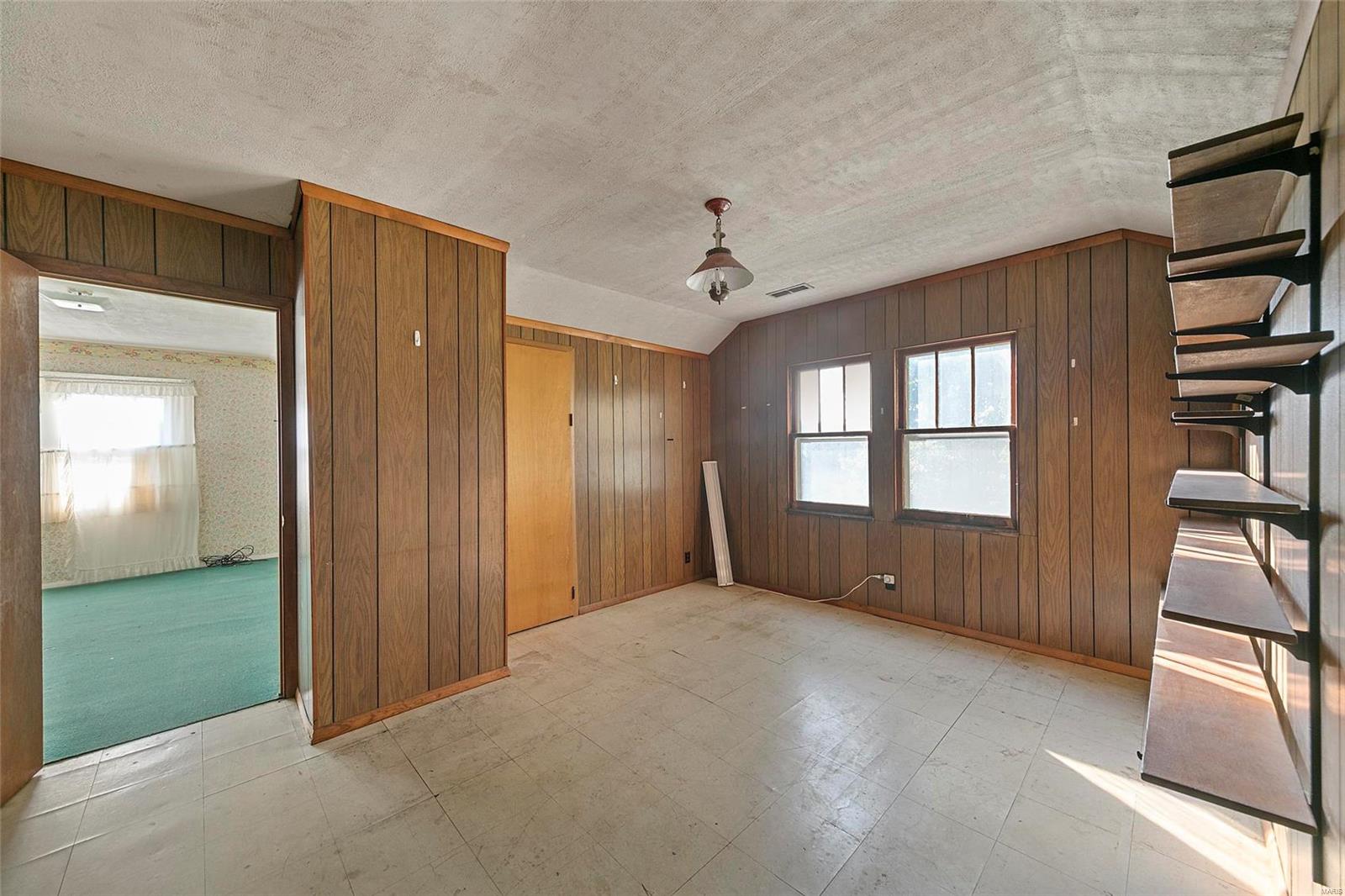 2450 Barrett Station Road Ballwin, MO 63021 - Photo 19 of 35