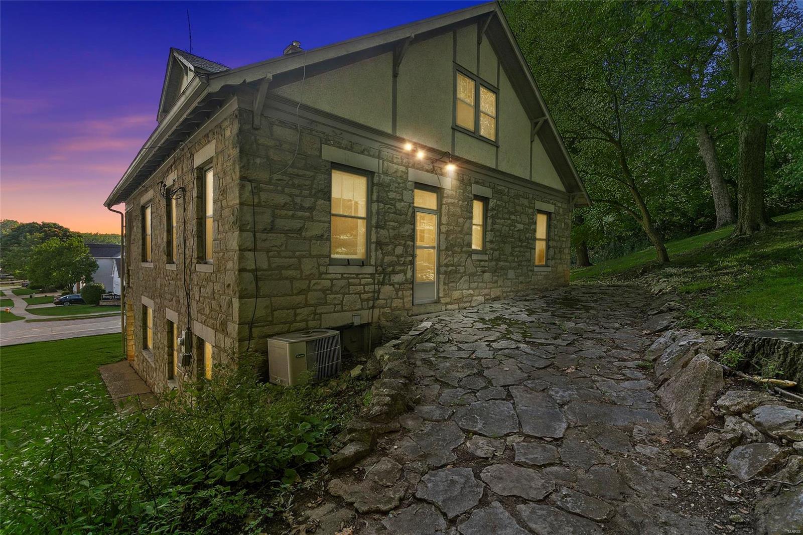 2450 Barrett Station Road Ballwin, MO 63021 - Photo 2 of 35