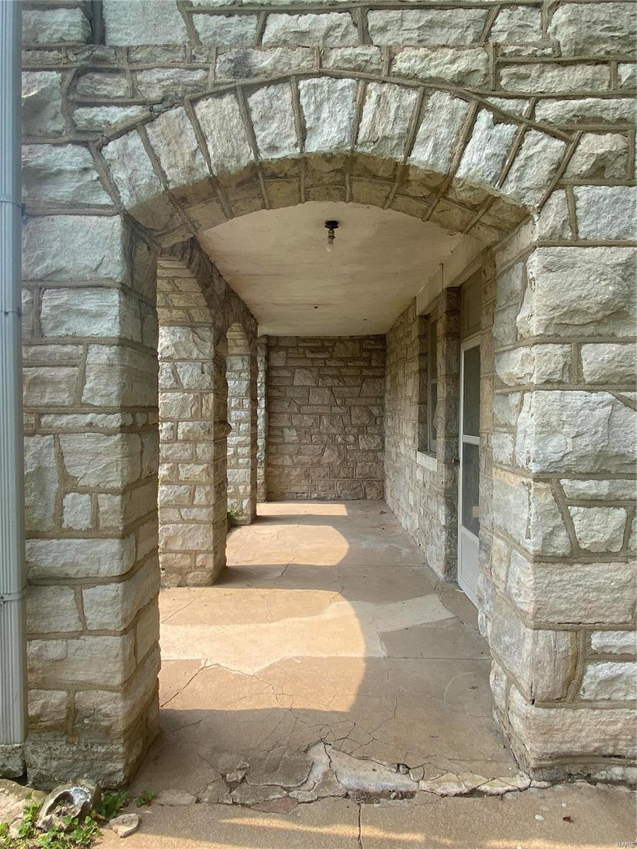 2450 Barrett Station Road Ballwin, MO 63021 - Photo 3 of 35