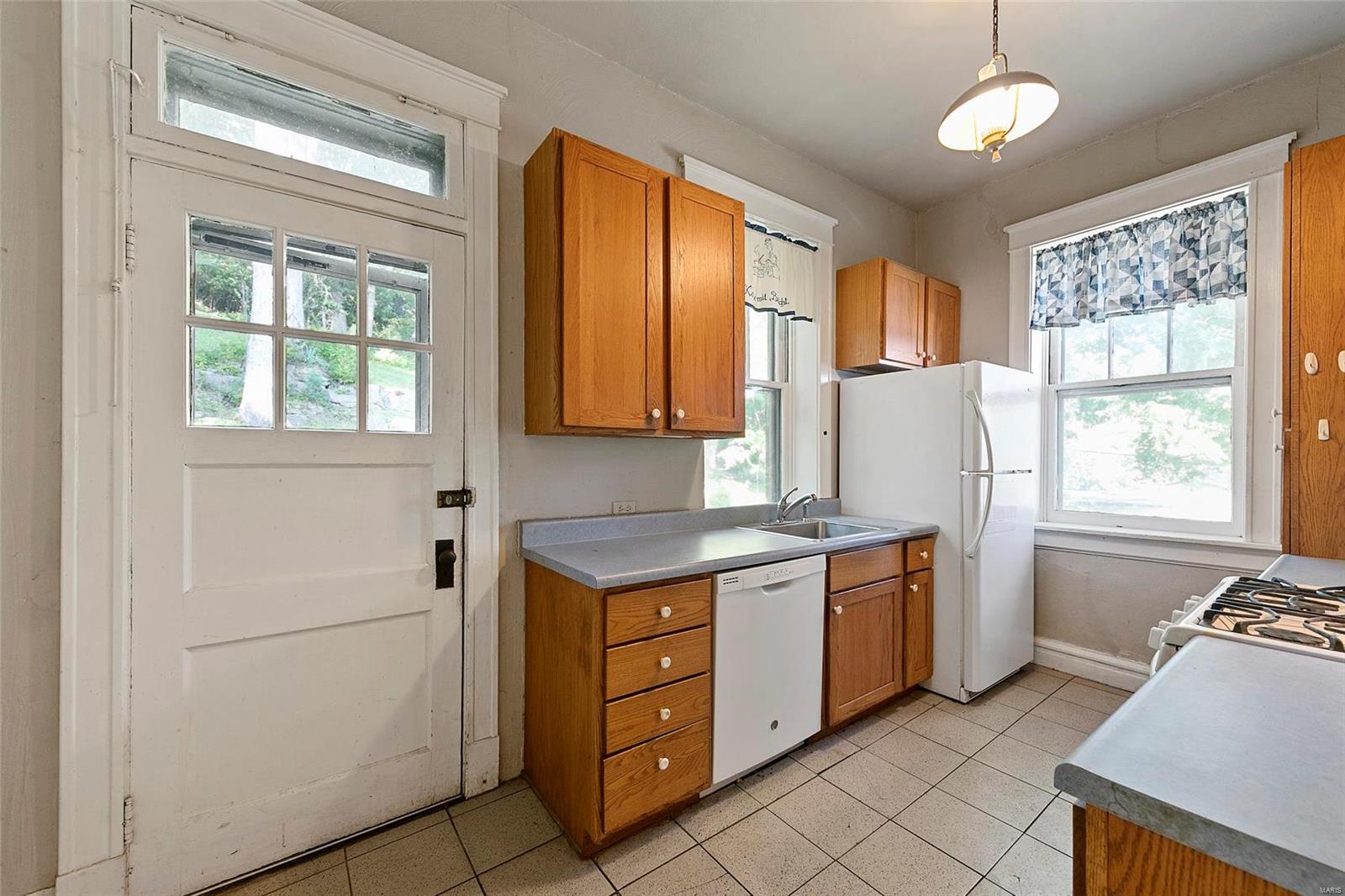 2450 Barrett Station Road Ballwin, MO 63021 - Photo 10 of 35