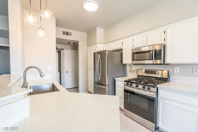 $1,500 | 1050 East Cactus Avenue, Unit 2075, Las Vegas, NV 89183