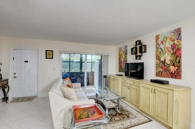 $185,000 | 7539 South Oriole Boulevard, Unit 103, Delray Beach, FL 33446
