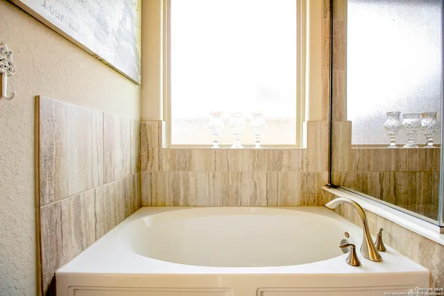 $2,950 | 1024 Water Oak, Schertz, TX 78154