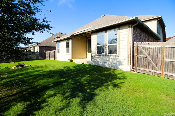 $2,950 | 1024 Water Oak, Schertz, TX 78154