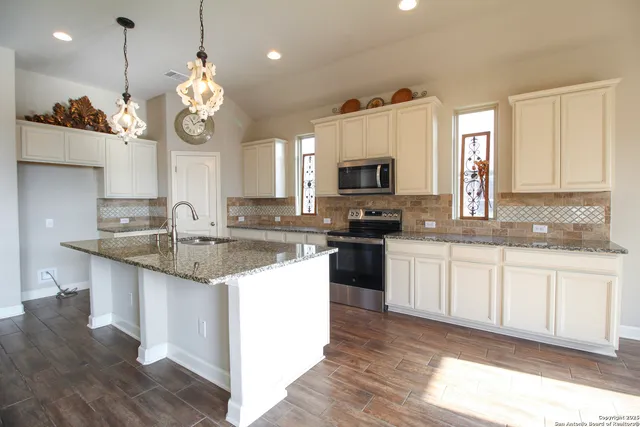 $3,300 | 1024 Water Oak, Schertz, TX 78154