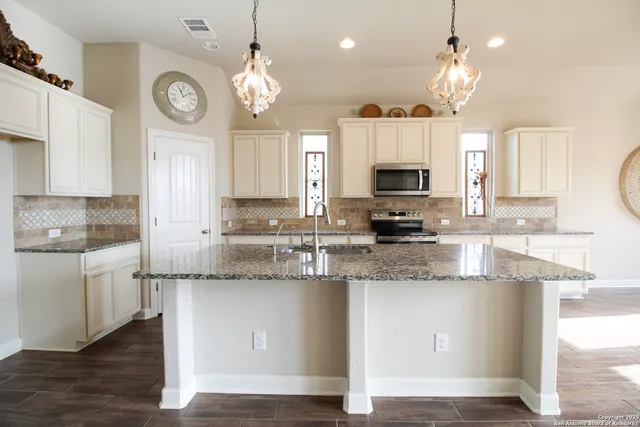 $3,300 | 1024 Water Oak, Schertz, TX 78154