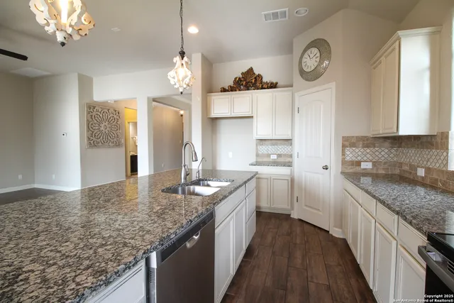 $3,300 | 1024 Water Oak, Schertz, TX 78154