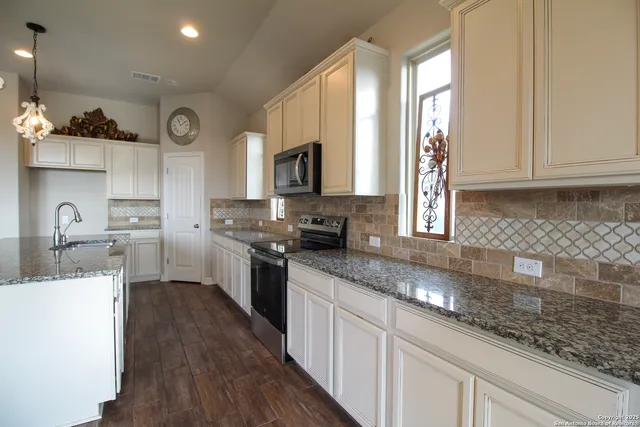 $3,300 | 1024 Water Oak, Schertz, TX 78154