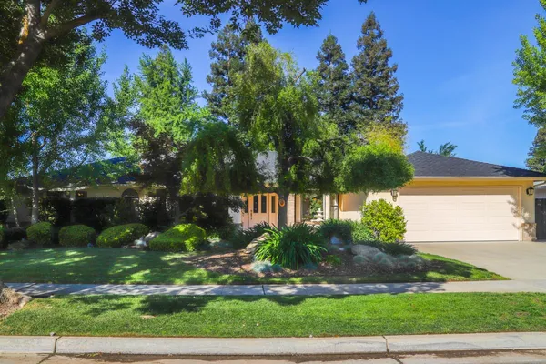 $624,500 | 7561 North Hayston Avenue, Fresno, CA 93720