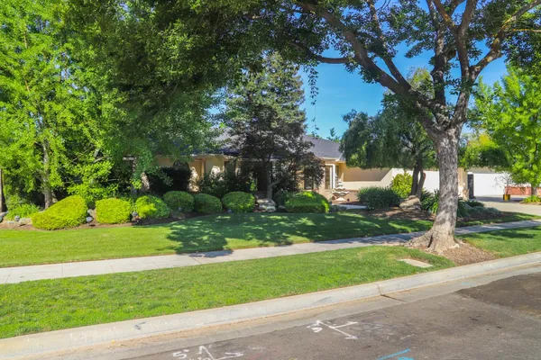 $624,500 | 7561 North Hayston Avenue, Fresno, CA 93720