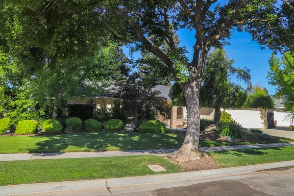 $624,500 | 7561 North Hayston Avenue, Fresno, CA 93720