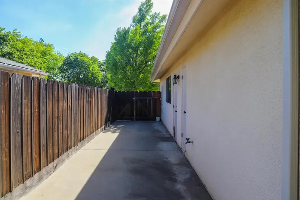$624,500 | 7561 North Hayston Avenue, Fresno, CA 93720