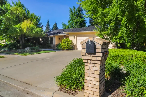 $624,500 | 7561 North Hayston Avenue, Fresno, CA 93720