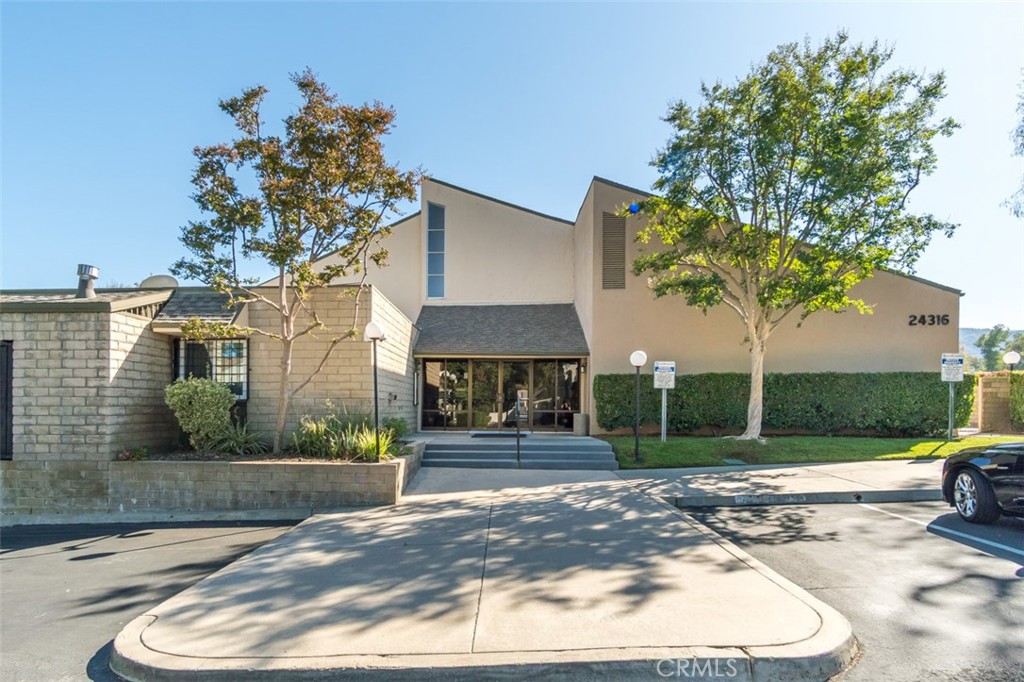 25811 Tournament Road, Unit H5 Valencia, CA 91355 - Photo 21 of 42
